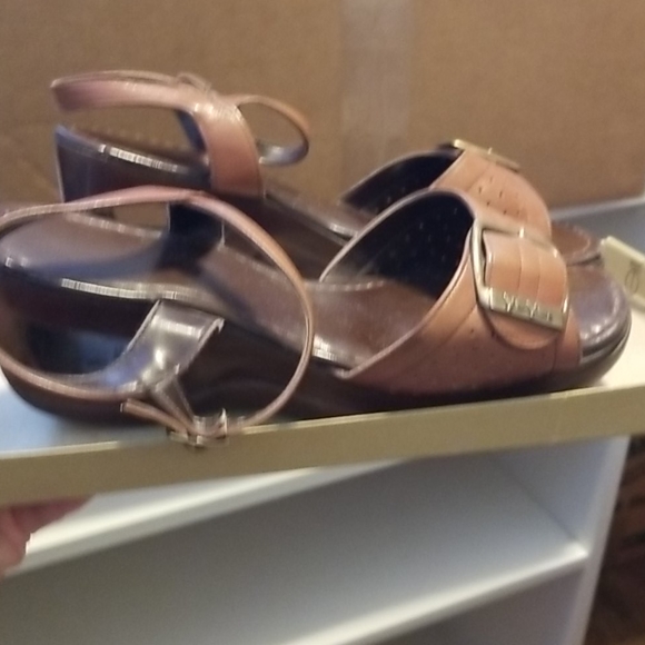 Shoes - Picture 4 of 6